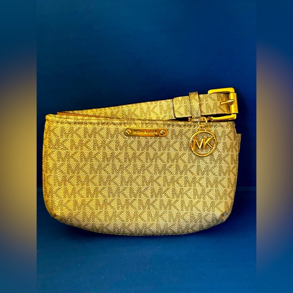 MICHAEL KORS Belt Bag MK Logo Gold
Tone Fanny Bag
